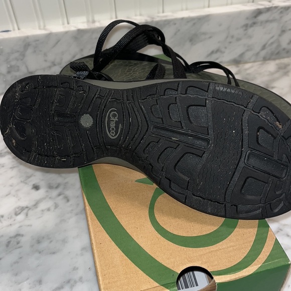 Chaco Womens adjustable black sandals 9 - Picture 2 of 4